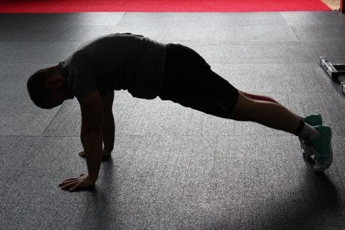Testosterone boosting exercises without weights, man doing push ups